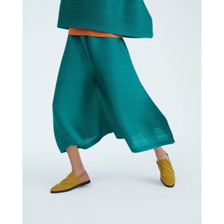 プリーツプリーズイッセイミヤケ(PLEATS PLEASE ISSEY MIYAKE)のPLEATS PLEASE ISSEY MIYAKE SUNSET GREEN(カジュアルパンツ)