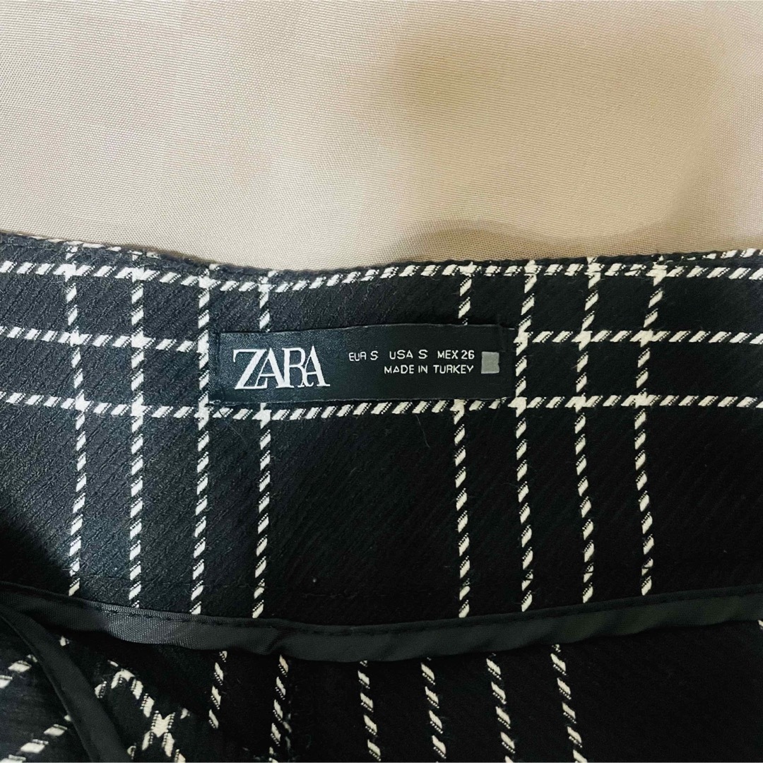 ZARA(ザラ)の可愛いチェック柄！Zara秋冬用ショートパンツ^ ^ レディースのパンツ(ショートパンツ)の商品写真