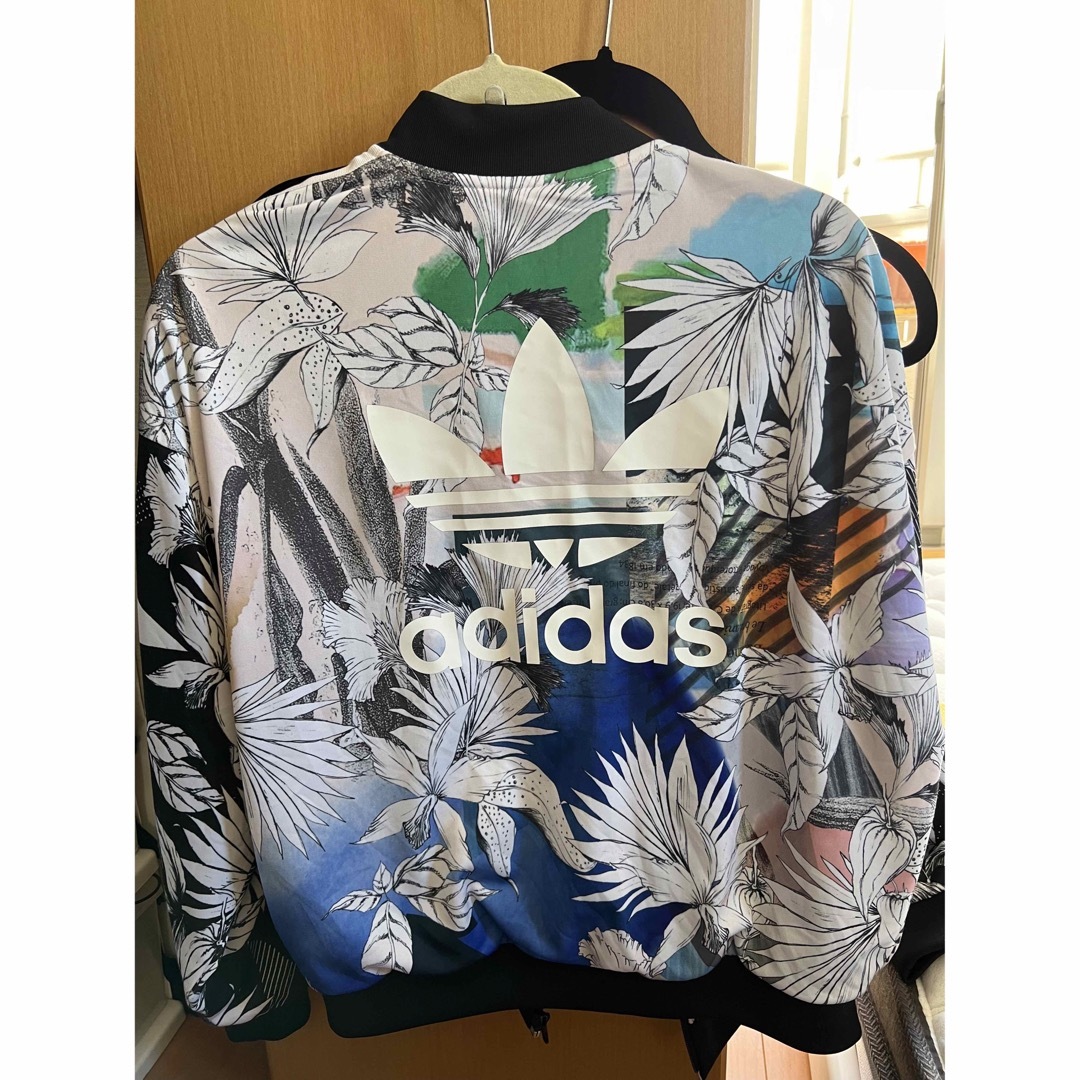 adidasブルゾン