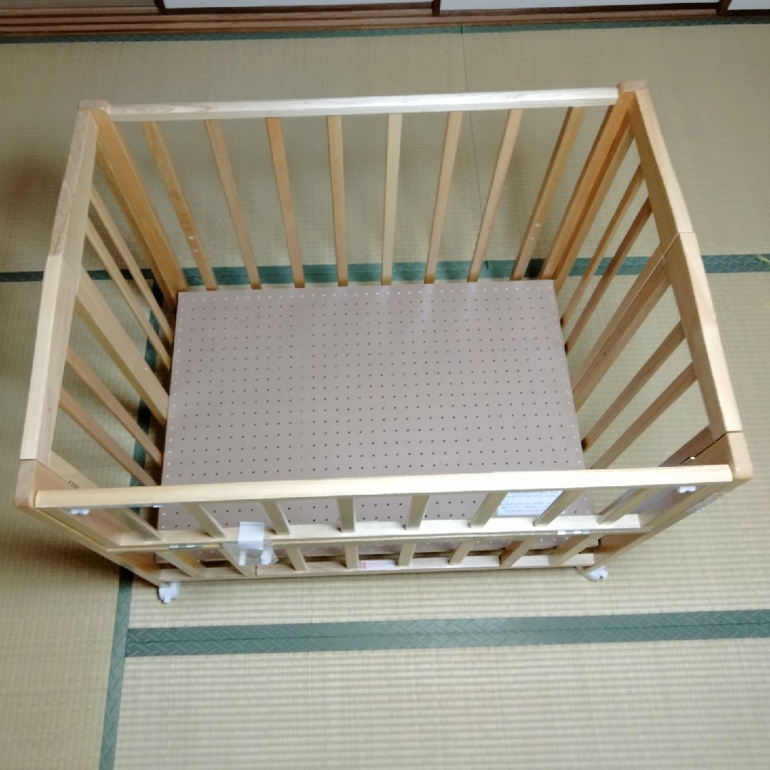KATOJI(カトージ)のミニベビーベッド 　 折りたたみ式　折畳みハイタイプ　美品 キッズ/ベビー/マタニティの寝具/家具(ベビーベッド)の商品写真