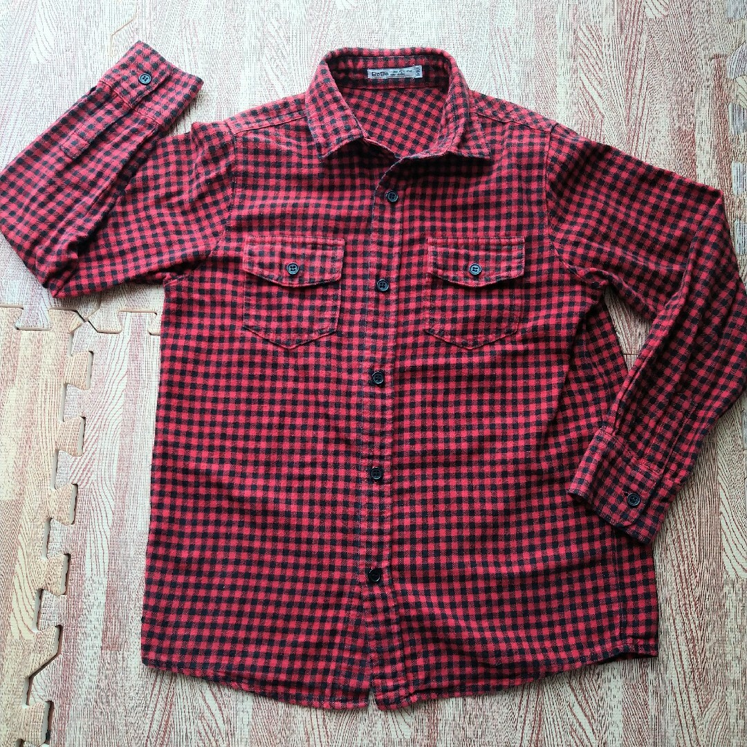 BeBe(ベベ)のBeBe　長袖　チェックシャツ　140 キッズ/ベビー/マタニティのキッズ服男の子用(90cm~)(Tシャツ/カットソー)の商品写真