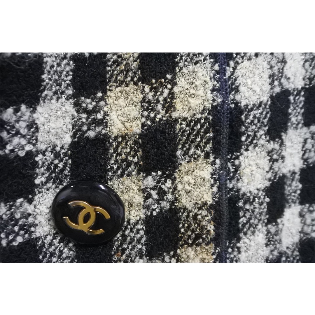 CHANEL(シャネル)のCHANEL シャネル ジャケットツイードジャケット ブラック ホワイト ココマーク ココボタン ブラック ホワイト 中古 55281 レディースのジャケット/アウター(その他)の商品写真