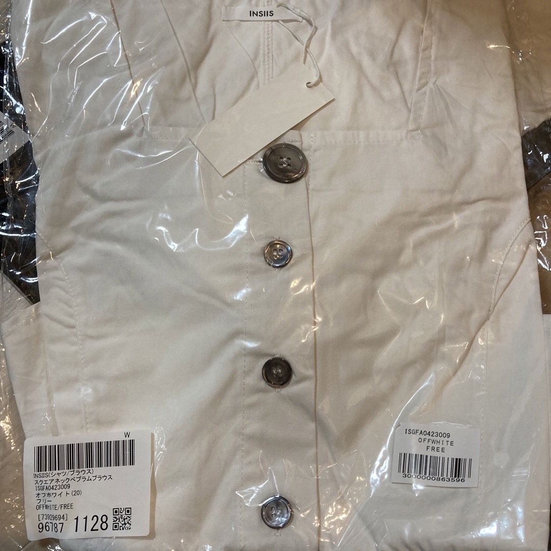 insiis インシス　ペプラムブラウス　ホワイト レディースのトップス(シャツ/ブラウス(半袖/袖なし))の商品写真
