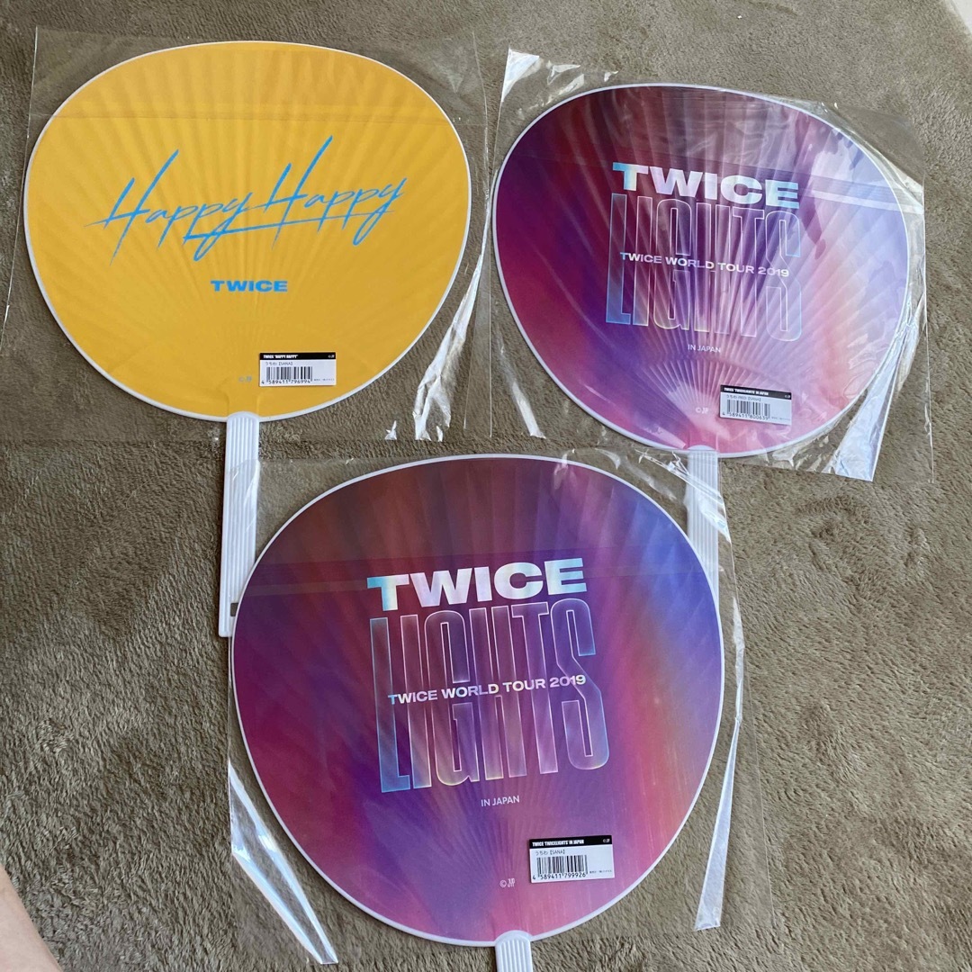 TWICE うちわ エンタメ/ホビーのCD(K-POP/アジア)の商品写真