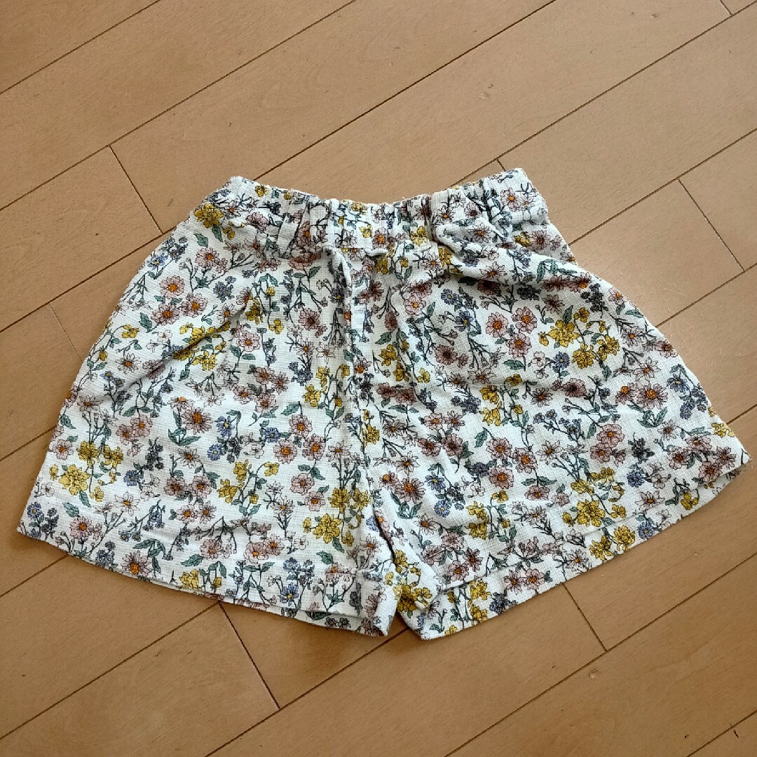 Branshes(ブランシェス)のbranshes　パンツ　短パン　子供服　女の子　花柄　サイズ120 キッズ/ベビー/マタニティのキッズ服女の子用(90cm~)(パンツ/スパッツ)の商品写真