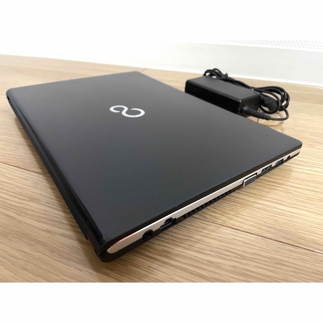 FUJITSU LIFEBOOK /Win11 /Core i5/m.2 SSD 9