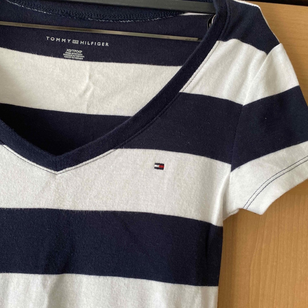 TOMMY HILFIGER(トミーヒルフィガー)のTOMMY HILFIGER レディース　海外XS（日本のS） レディースのトップス(Tシャツ(半袖/袖なし))の商品写真