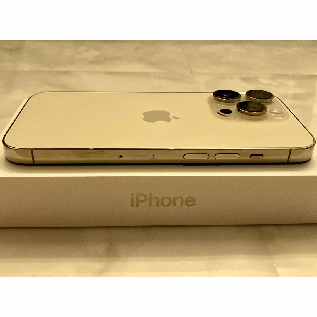iPhone(アイフォーン)のiPhone 14 Pro ゴールド 256 GB SIMフリー スマホ/家電/カメラのスマートフォン/携帯電話(スマートフォン本体)の商品写真