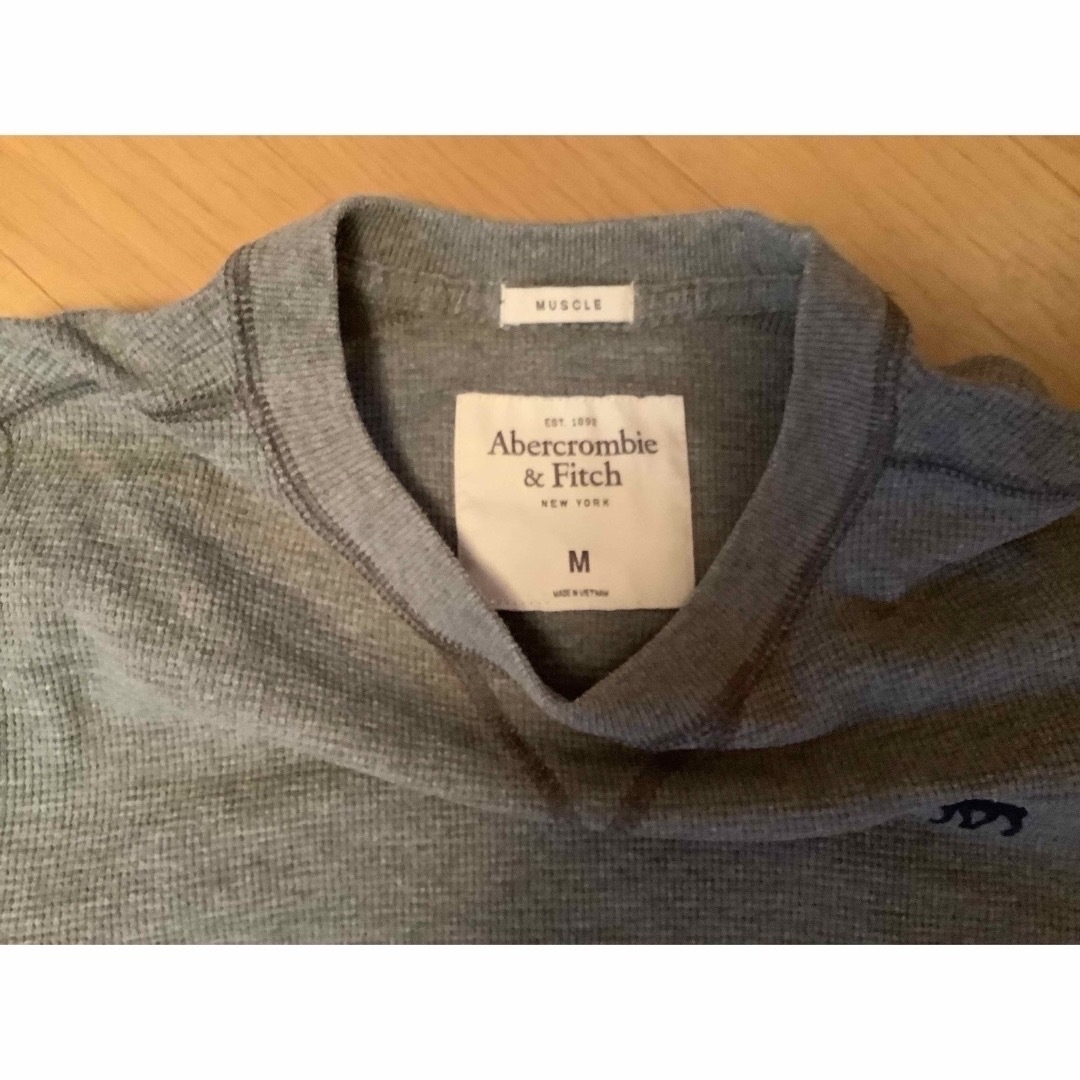 Abercrombie&Fitch(アバクロンビーアンドフィッチ)の【使用薄】アバクロ　ワッフル生地ステッチロングTシャツ　Mサイズ メンズのトップス(Tシャツ/カットソー(七分/長袖))の商品写真