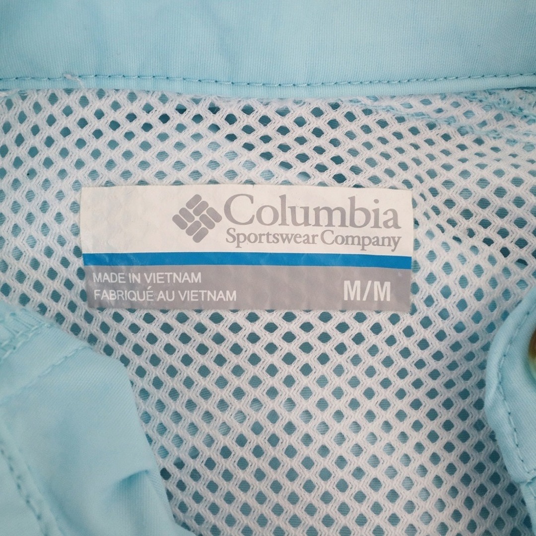 Columbia(コロンビア)のColumbia コロンビア PFG フィッシング長袖シャツ 刺繍  アウトドア キャンプ ロゴ ライトブルー (レディース M) 中古 古着 O5006 レディースのトップス(シャツ/ブラウス(長袖/七分))の商品写真