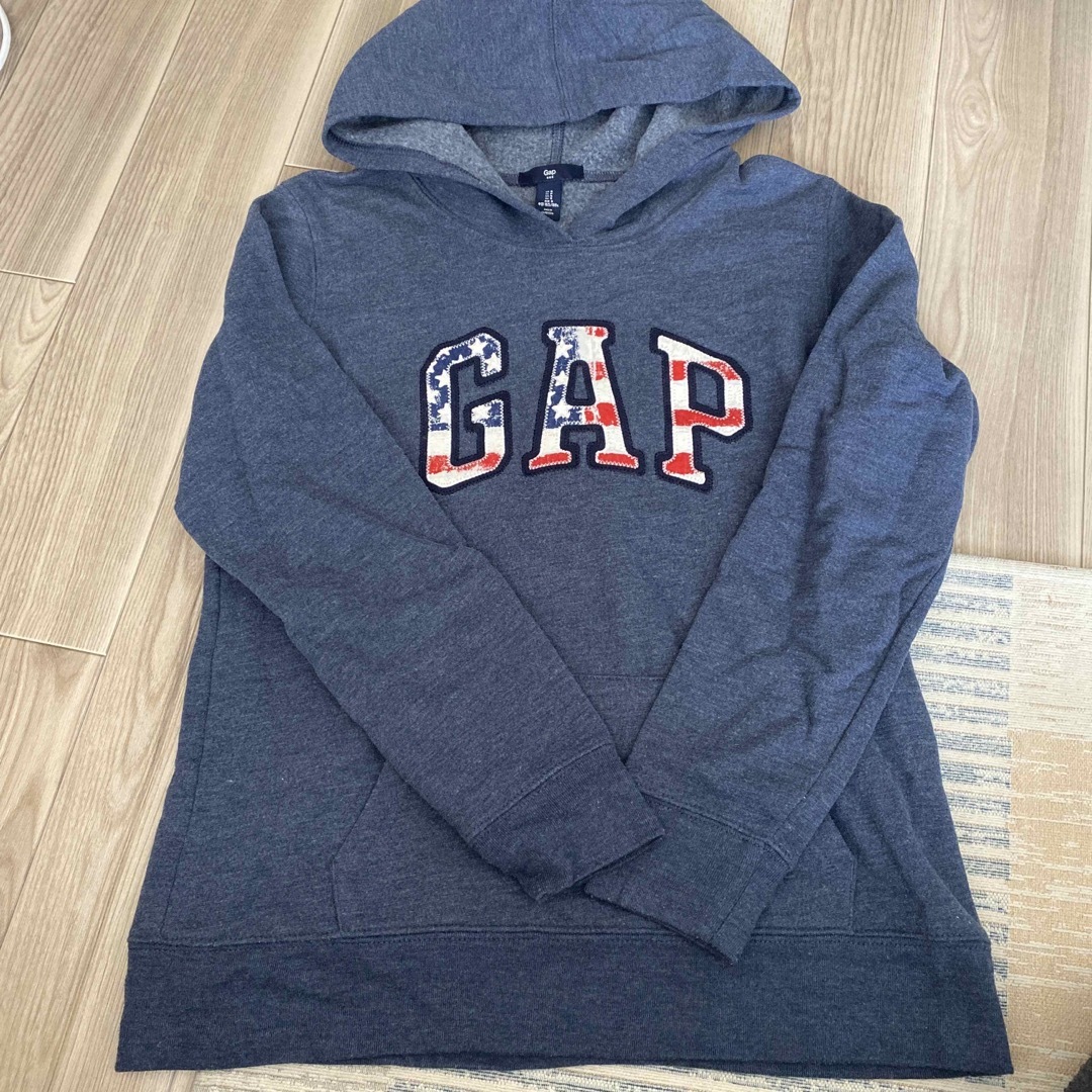 GAP(ギャップ)のGAP パーカー キッズ/ベビー/マタニティのキッズ服男の子用(90cm~)(Tシャツ/カットソー)の商品写真