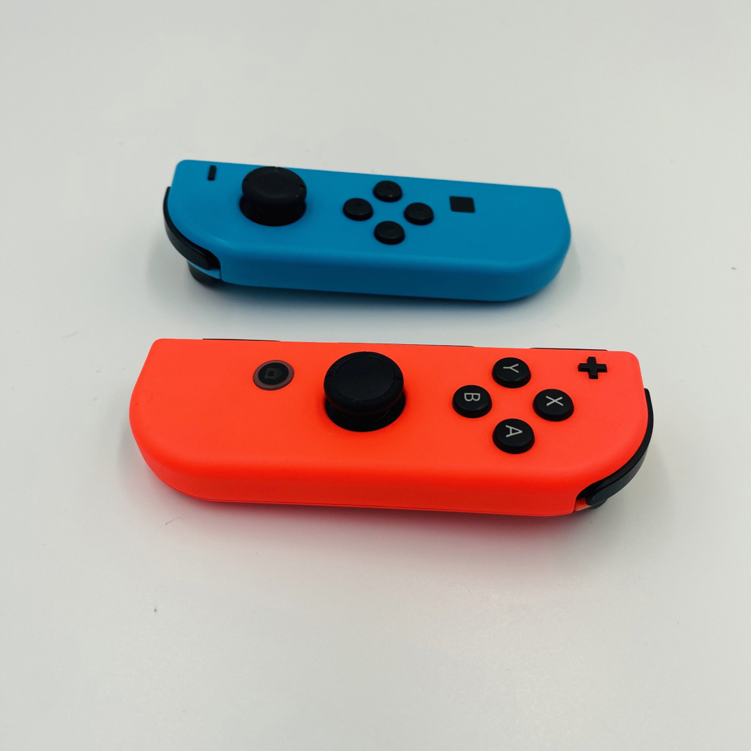 Nintendo Switch(ニンテンドースイッチ)のSwitch Joy-con ジョイコン コントローラー ネオンブルー レッド エンタメ/ホビーのゲームソフト/ゲーム機本体(その他)の商品写真