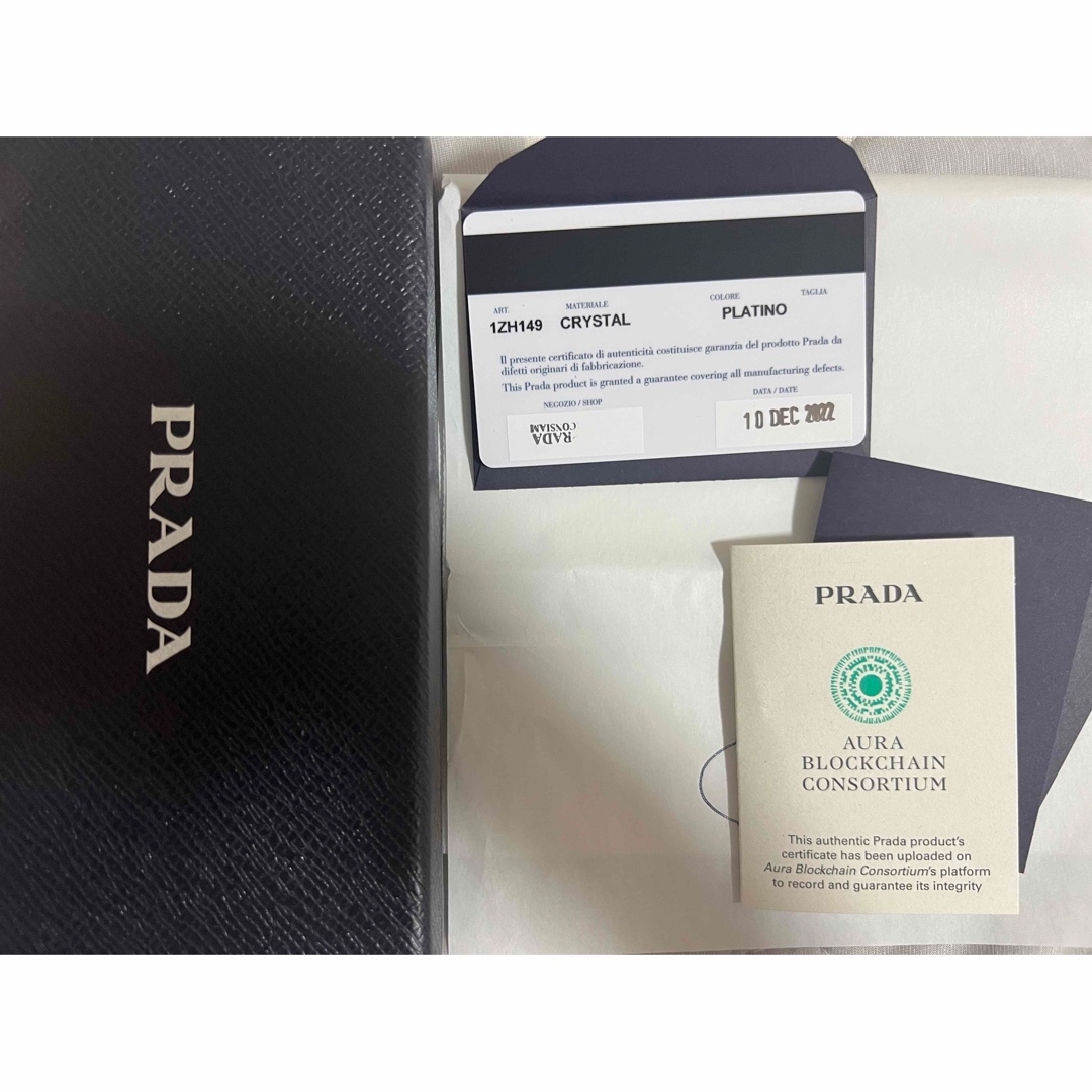 PRADA(プラダ)のPRADA プラダ iPhone 13proケース クリスタル ゴールド スマホ/家電/カメラのスマホアクセサリー(iPhoneケース)の商品写真