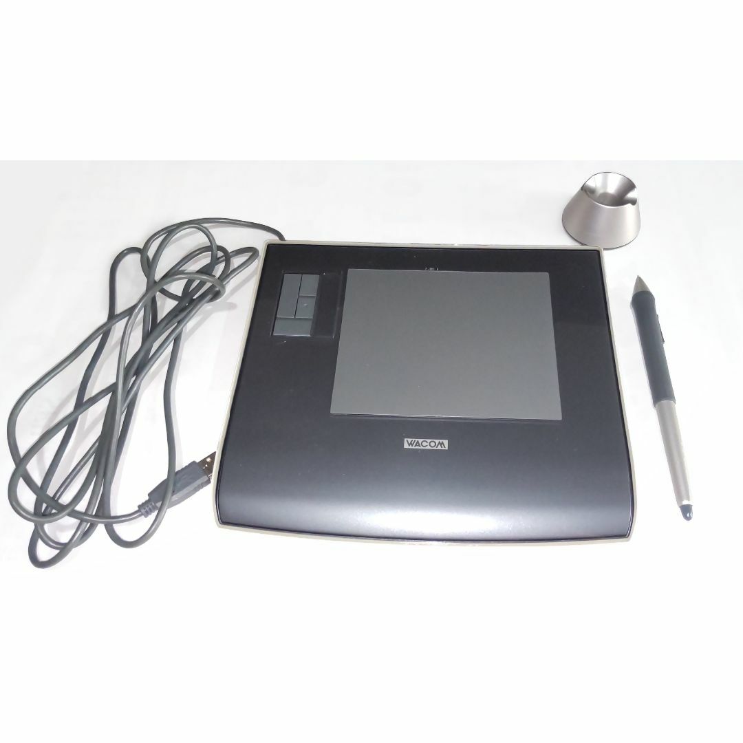 Wacom(ワコム)のWACOM Intuos3 A6サイズ クリスタルグレー PTZ-430 スマホ/家電/カメラのPC/タブレット(PC周辺機器)の商品写真