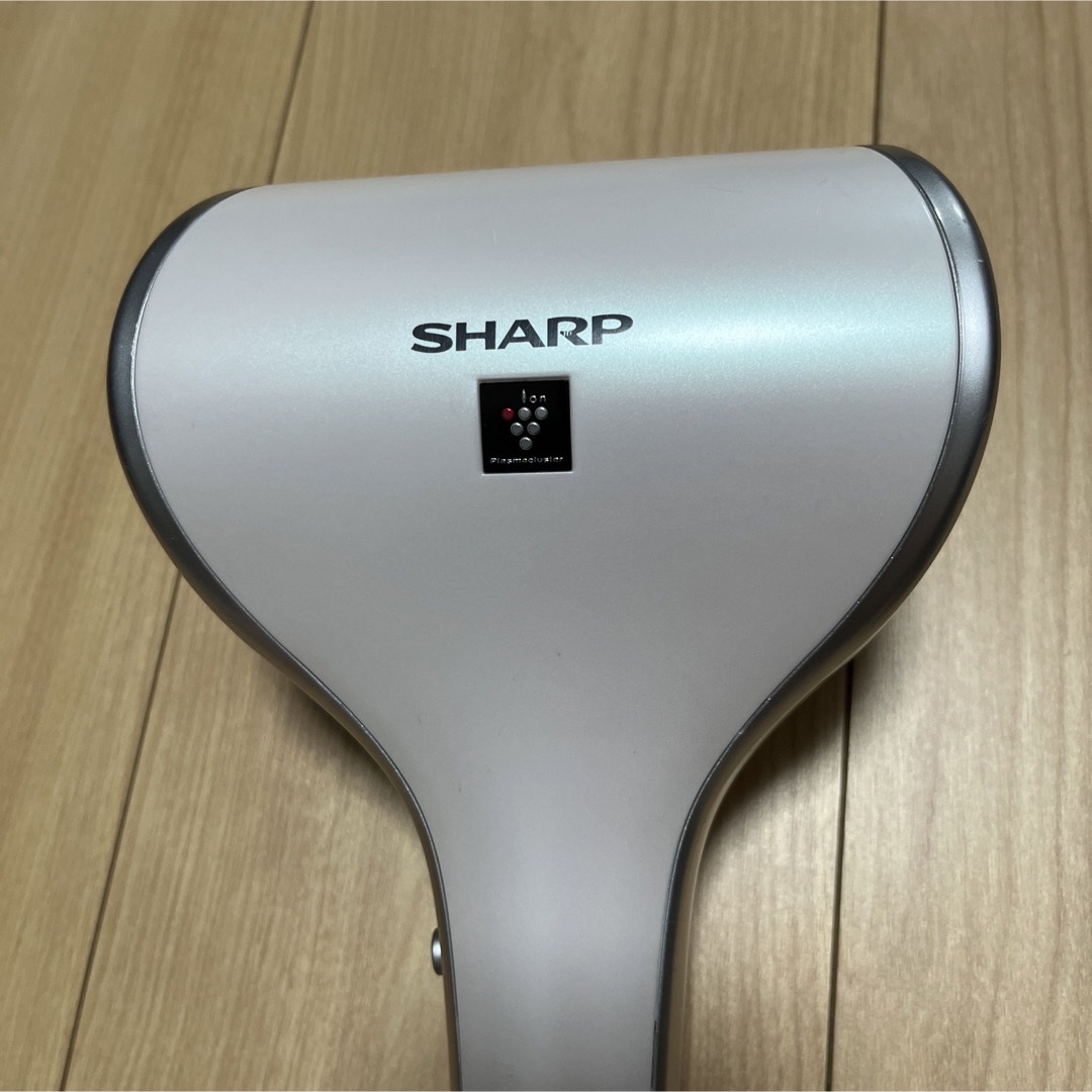 SHARP(シャープ)のプラズマクラスター　ドレープブロードライヤー　SHARP IB-WX1-W スマホ/家電/カメラの美容/健康(ドライヤー)の商品写真
