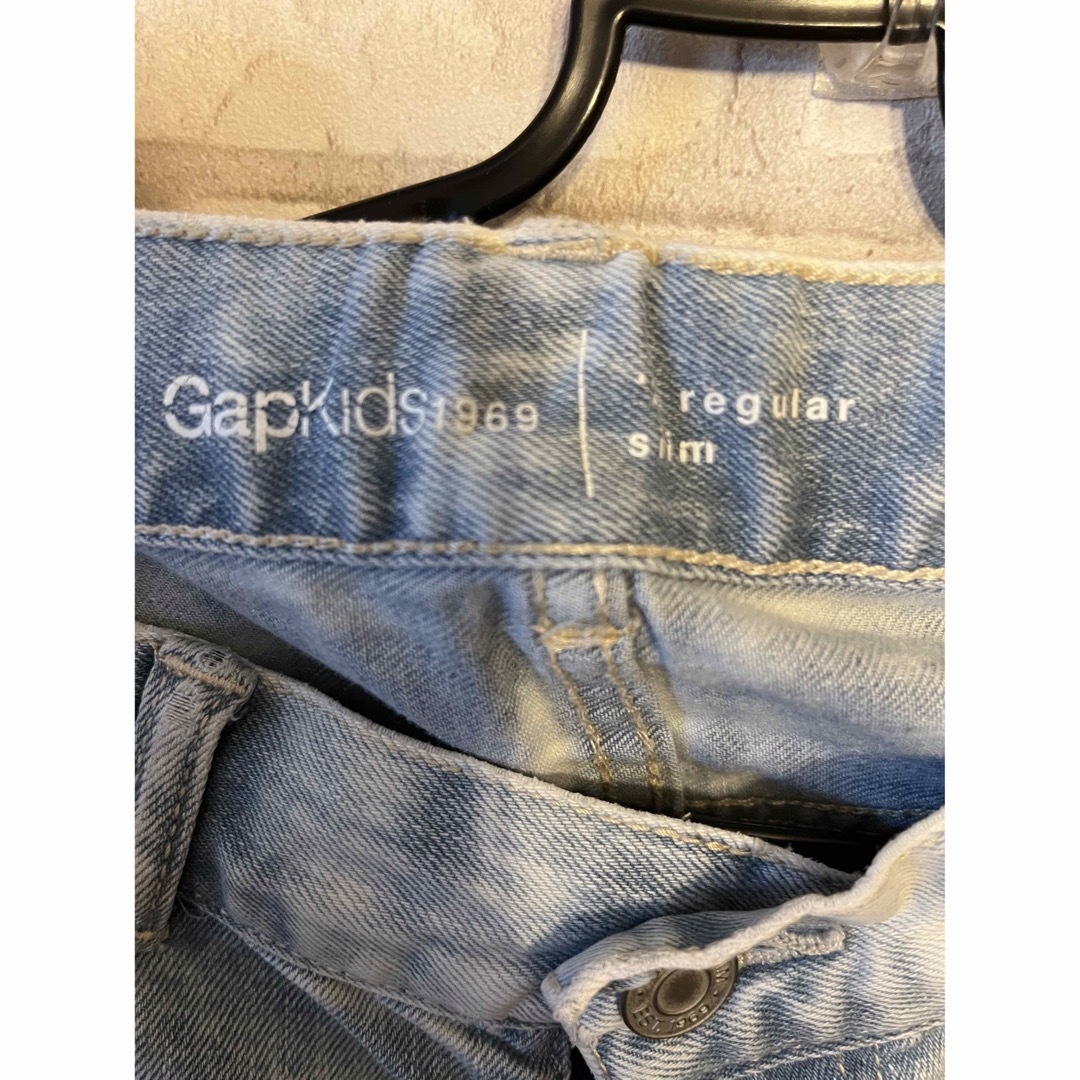 GAP(ギャップ)のGAP ダメージジーンズ　150 キッズ/ベビー/マタニティのキッズ服男の子用(90cm~)(パンツ/スパッツ)の商品写真