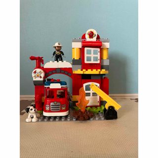 Lego - レゴ LEGO デュプロ 光る!鳴る!消防車と消防署の通販 by なし