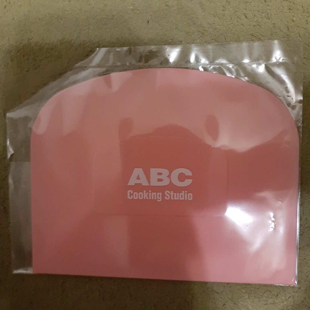 ABCクッキング  スケッパー　マカロンピンク インテリア/住まい/日用品のキッチン/食器(調理道具/製菓道具)の商品写真