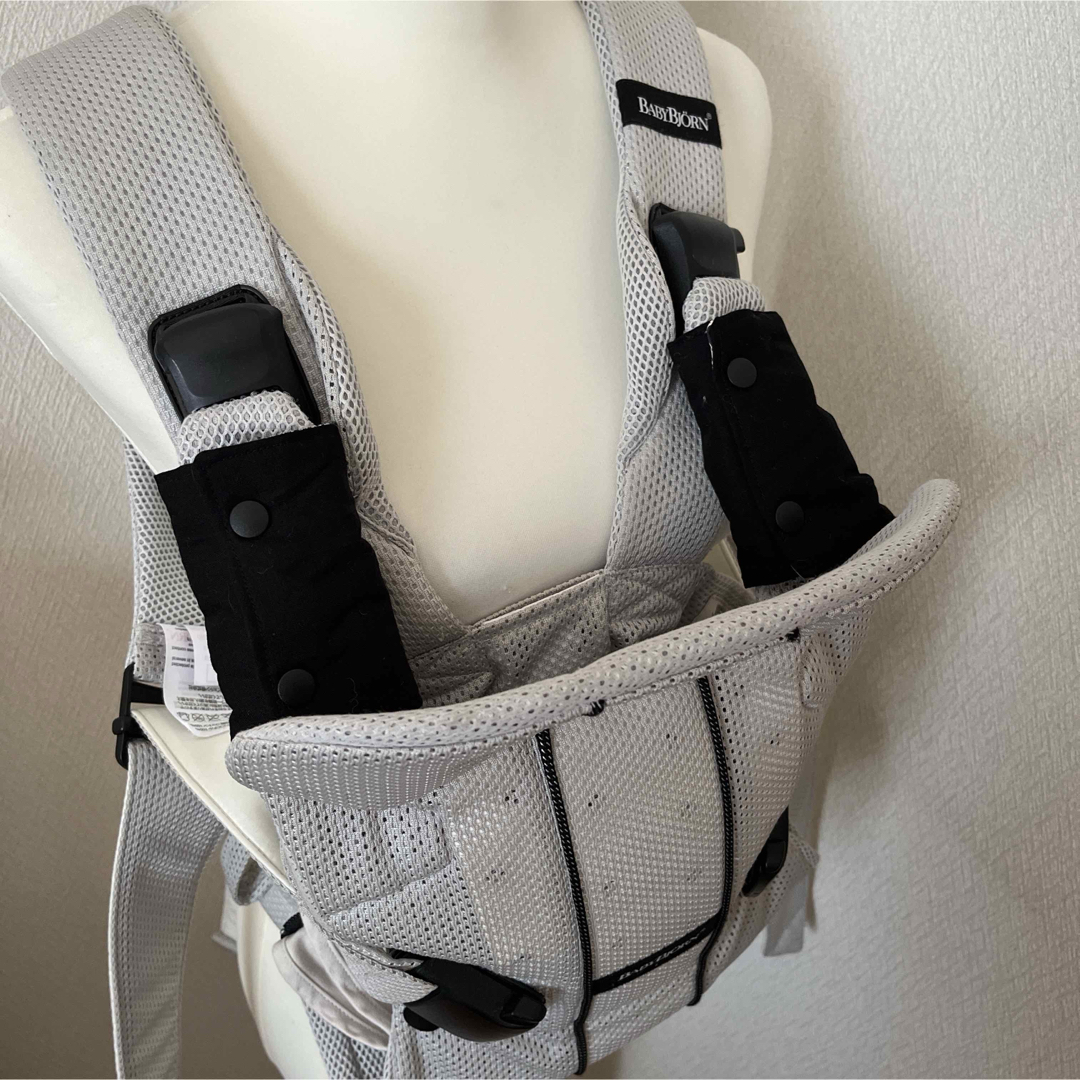 BABYBJORN(ベビービョルン)の抱っこ紐よだれカバー　よだれパッド　ハンドメイド　花柄　リバーシブル キッズ/ベビー/マタニティの外出/移動用品(抱っこひも/おんぶひも)の商品写真