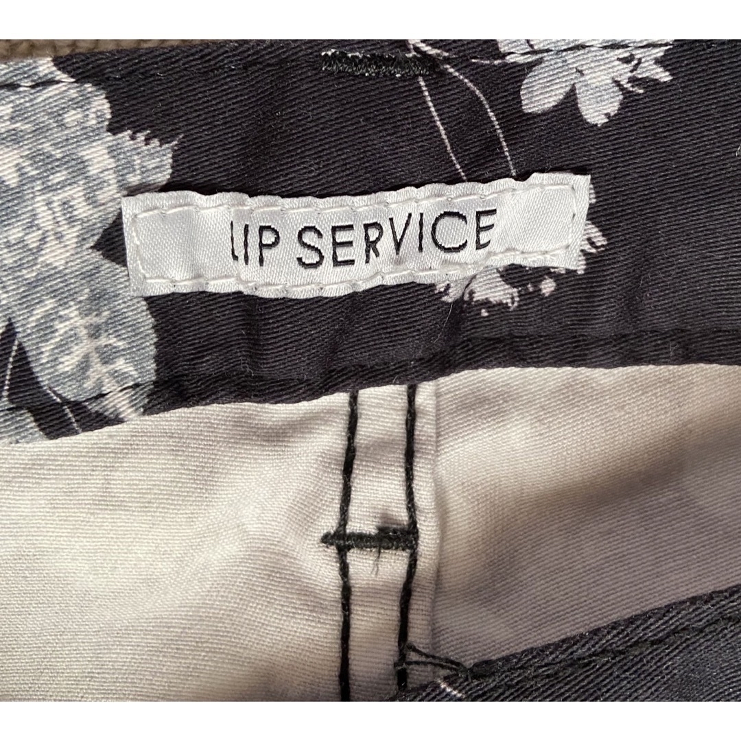 LIP SERVICE(リップサービス)の【LIP SERVICE】フラワースキニーパンツ【黒白】 レディースのパンツ(スキニーパンツ)の商品写真