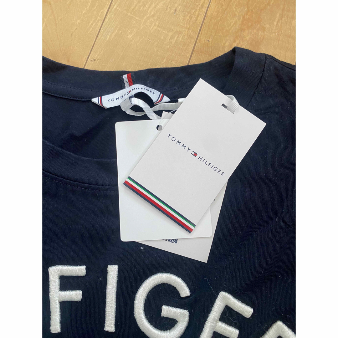 TOMMY HILFIGER(トミーヒルフィガー)の新品♡Tommy♡ネイビーティシャツ大人気完売♡オシャレ レディースのトップス(Tシャツ(半袖/袖なし))の商品写真