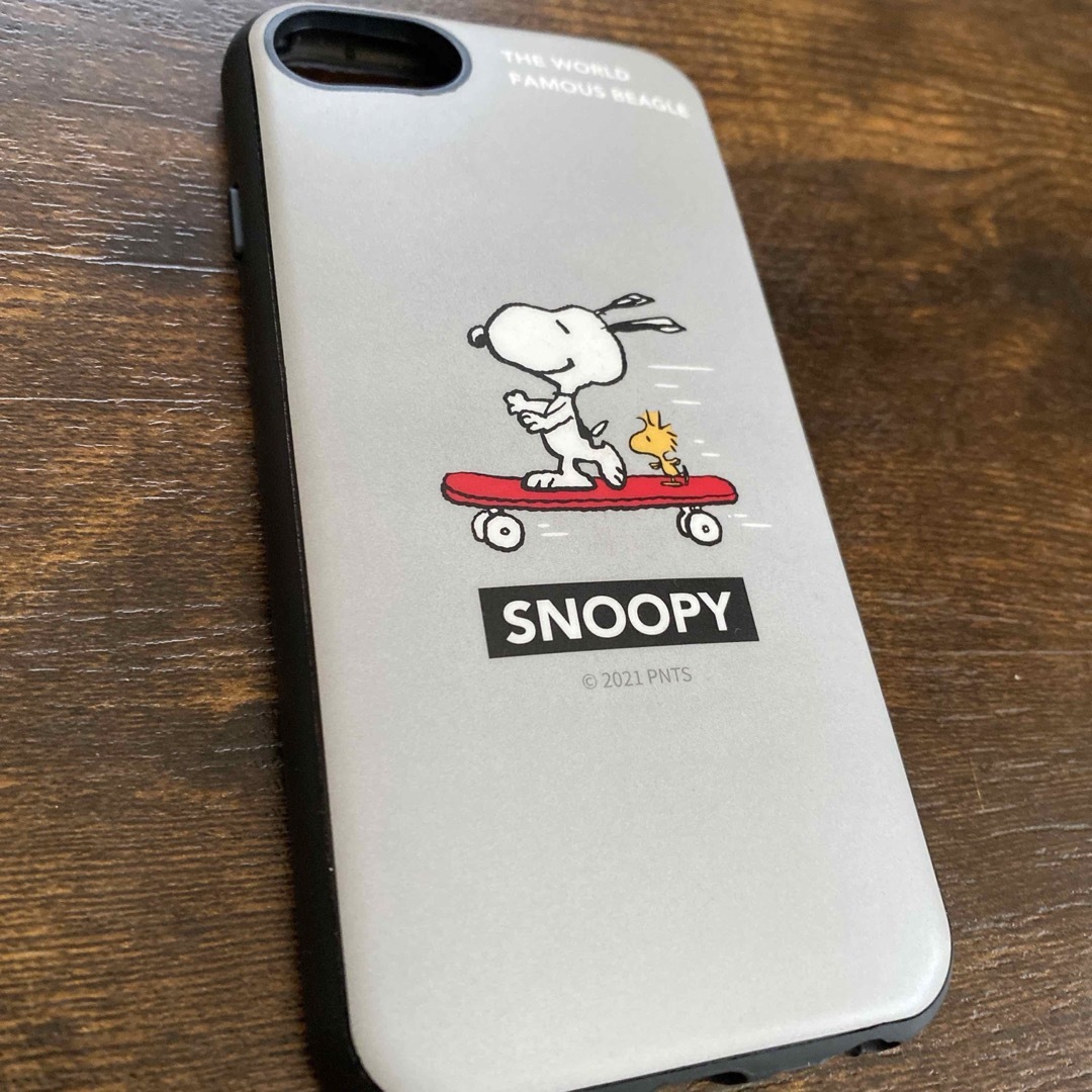 SNOOPY(スヌーピー)のスヌーピー IIIIfiti  iPhoneSE 8.7.6ケース スマホ/家電/カメラのスマホアクセサリー(iPhoneケース)の商品写真