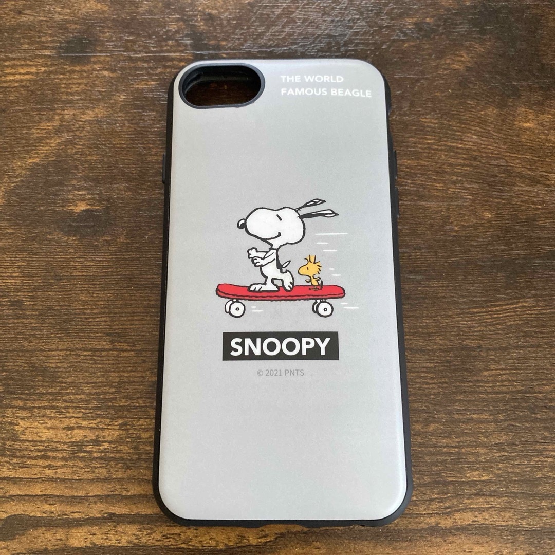 SNOOPY(スヌーピー)のスヌーピー IIIIfiti  iPhoneSE 8.7.6ケース スマホ/家電/カメラのスマホアクセサリー(iPhoneケース)の商品写真