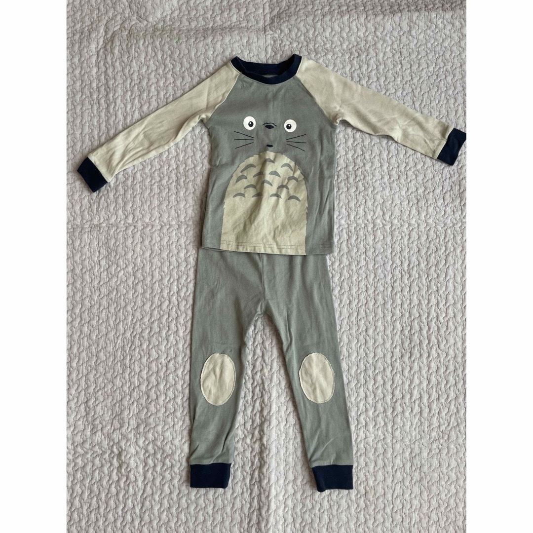 ジブリ(ジブリ)のとなりのトトロ　パジャマ　90 キッズ/ベビー/マタニティのキッズ服男の子用(90cm~)(パジャマ)の商品写真