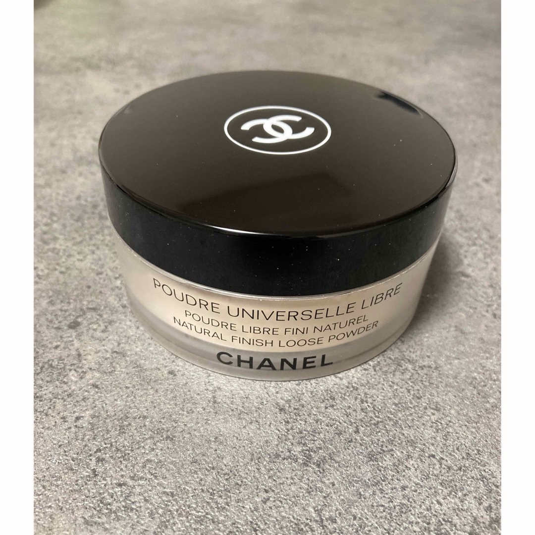 CHANEL(シャネル)のシャネル　プードゥルユニヴェルセルリーブルN 20 コスメ/美容のベースメイク/化粧品(フェイスパウダー)の商品写真