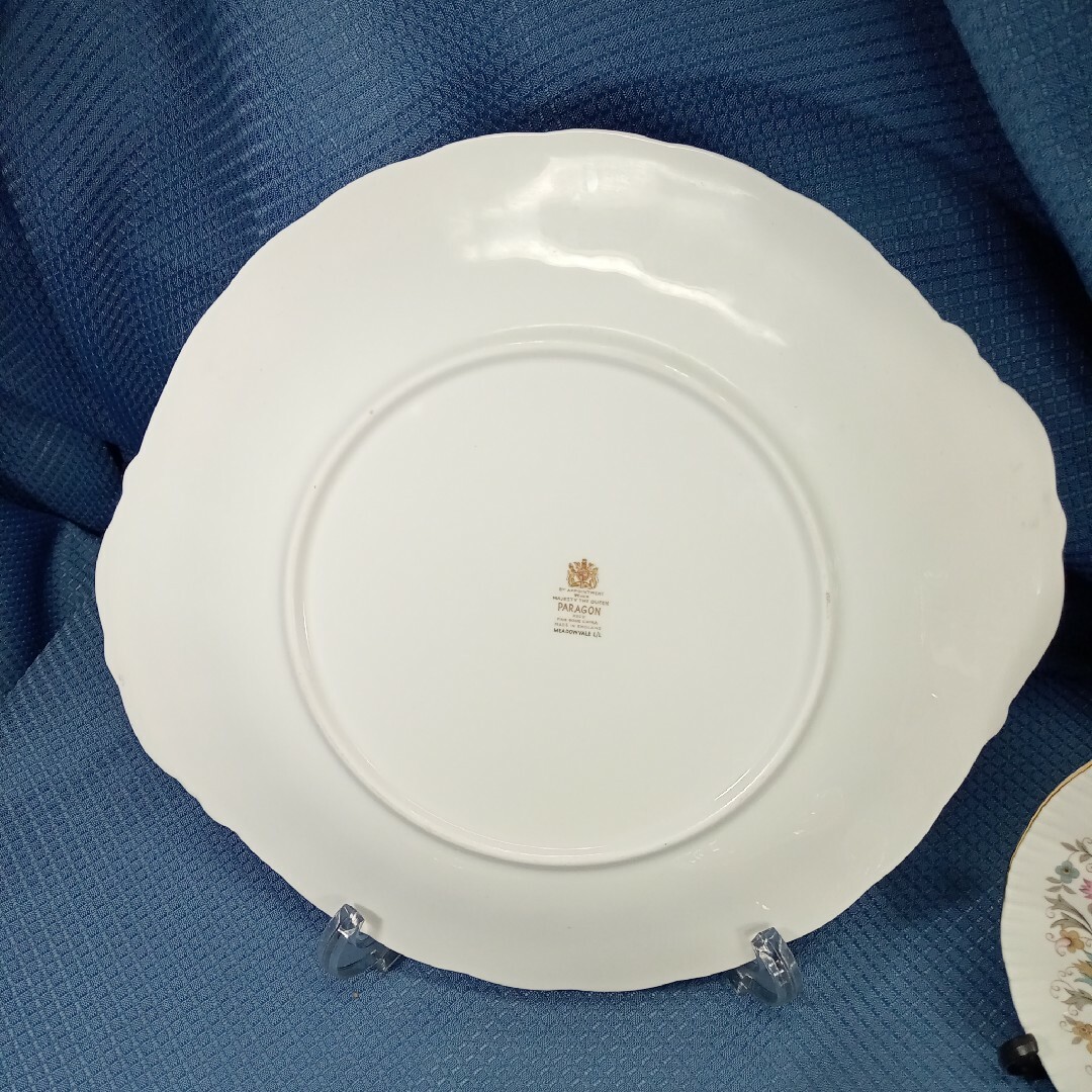 ROYAL ALBERT(ロイヤルアルバート)の英国製パラゴン PARAGON MEADOW VALE ティーセット インテリア/住まい/日用品のキッチン/食器(食器)の商品写真