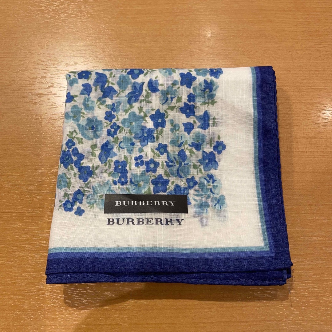 BURBERRY(バーバリー)のバーバリーハンカチ花柄ブルー レディースのファッション小物(ハンカチ)の商品写真