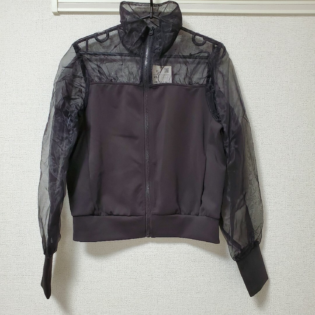 ZARA(ザラ)の新品タグ付きZARA　シアージャケット　ブラックxsサイズ レディースのジャケット/アウター(ナイロンジャケット)の商品写真