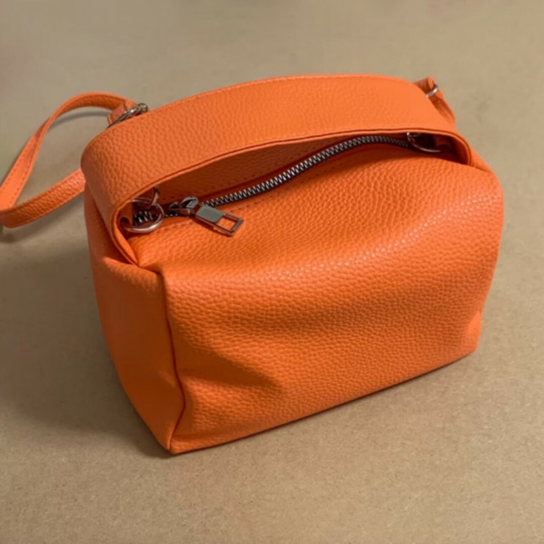 スクエア ボックス ショルダーバッグ オレンジ ハンドバッグ 2wayバッグ レディースのバッグ(ショルダーバッグ)の商品写真