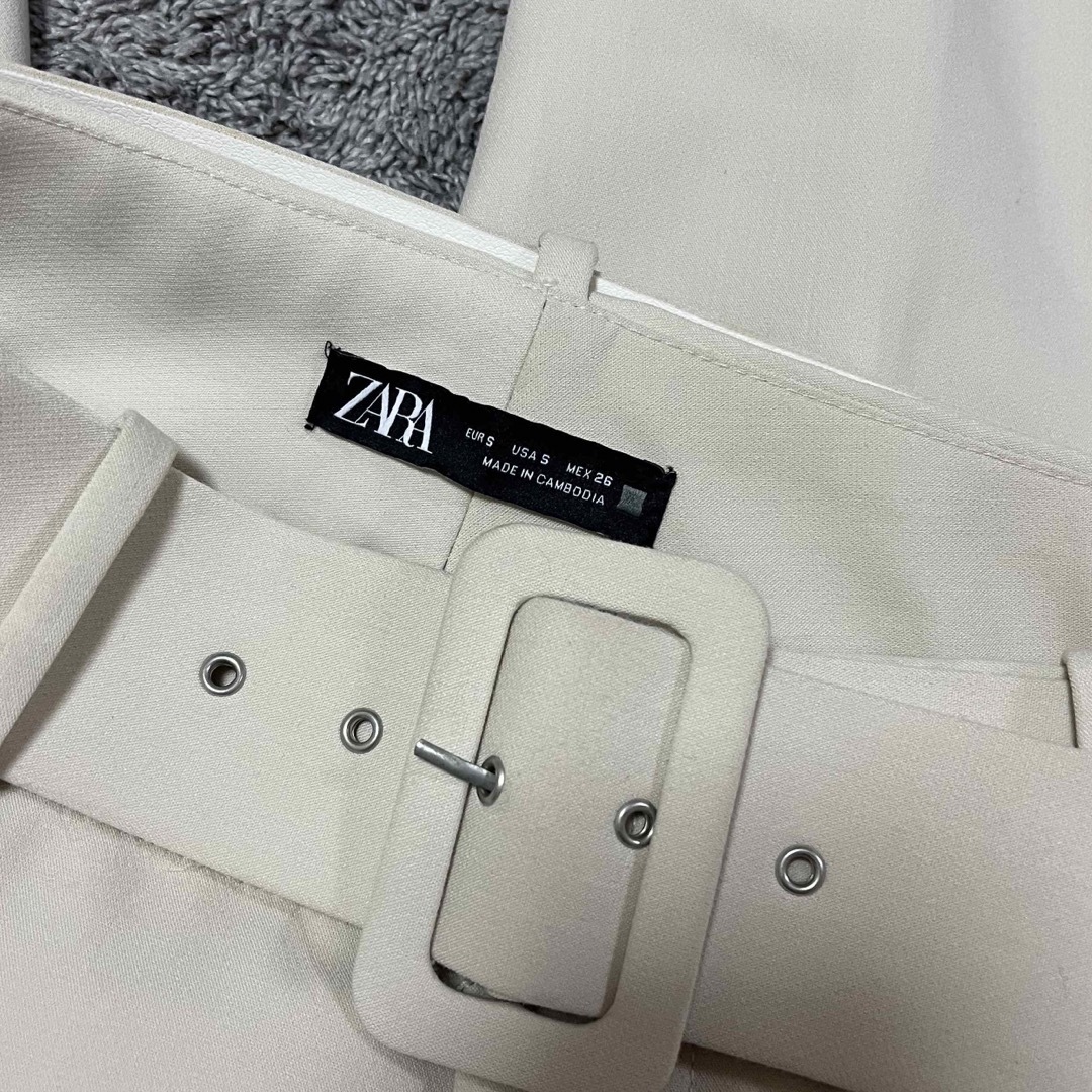 ZARA(ザラ)のテーパードパンツ ZARA  レディースのパンツ(カジュアルパンツ)の商品写真