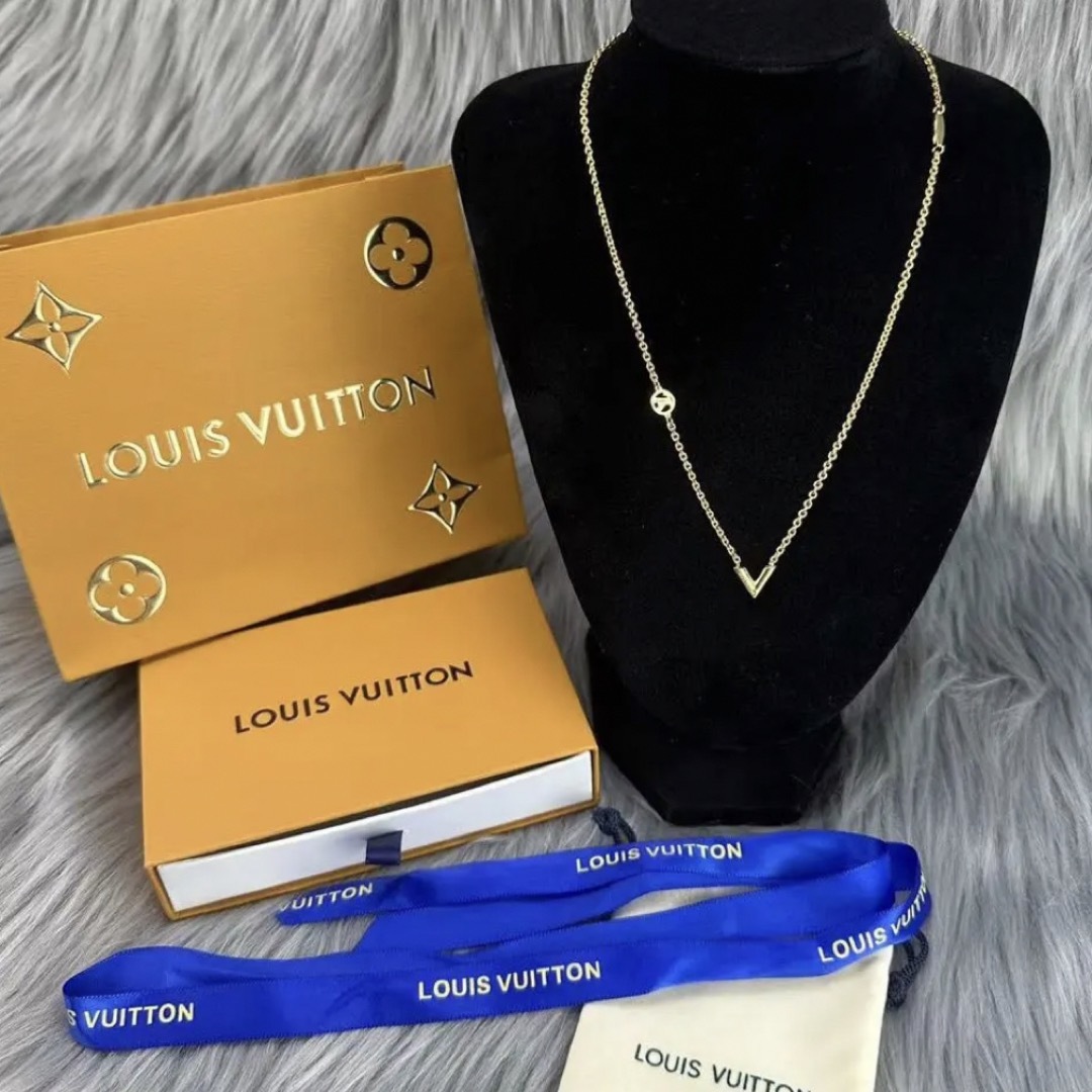 LOUIS VUITTON エセンシャルV ネックレスネックレス