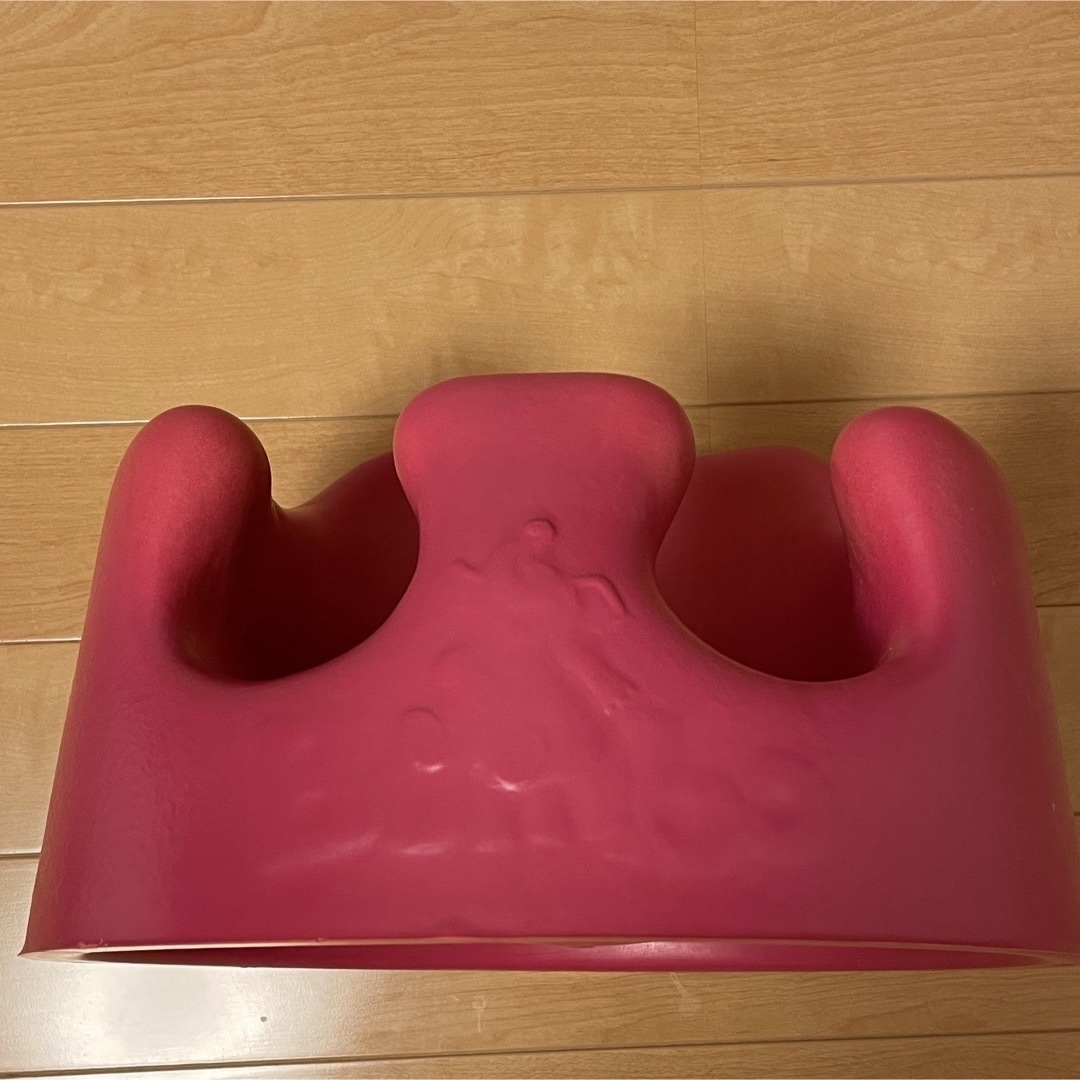 Bumbo(バンボ)のBumbo バンボ　ピンク　ベルト付き キッズ/ベビー/マタニティの授乳/お食事用品(その他)の商品写真