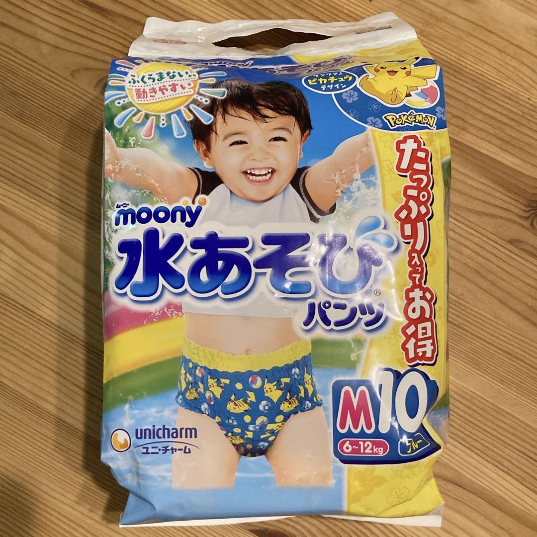 Unicharm(ユニチャーム)のmoony 水あそびパンツ ピカチュウデザイン ブルー Mサイズ 10枚 キッズ/ベビー/マタニティのおむつ/トイレ用品(ベビー紙おむつ)の商品写真