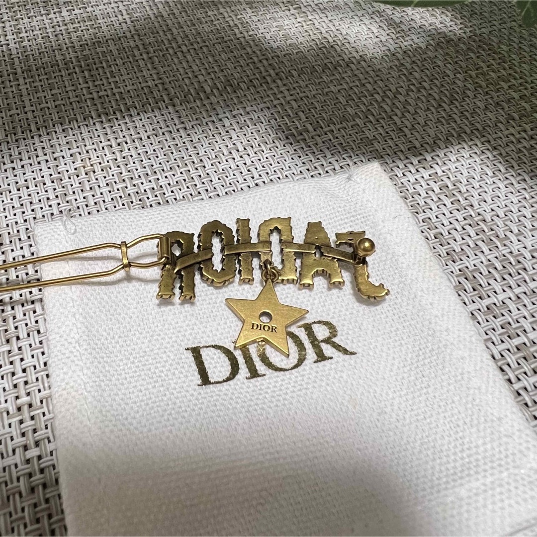 Dior(ディオール)のDior ディオール 髪留め 星 ストーン ゴールド 布袋付き レディースのヘアアクセサリー(バレッタ/ヘアクリップ)の商品写真