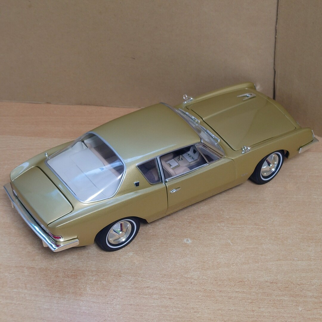 1/18 スチュードベーカー・アヴァンティ 1963 Avanti ゴールド