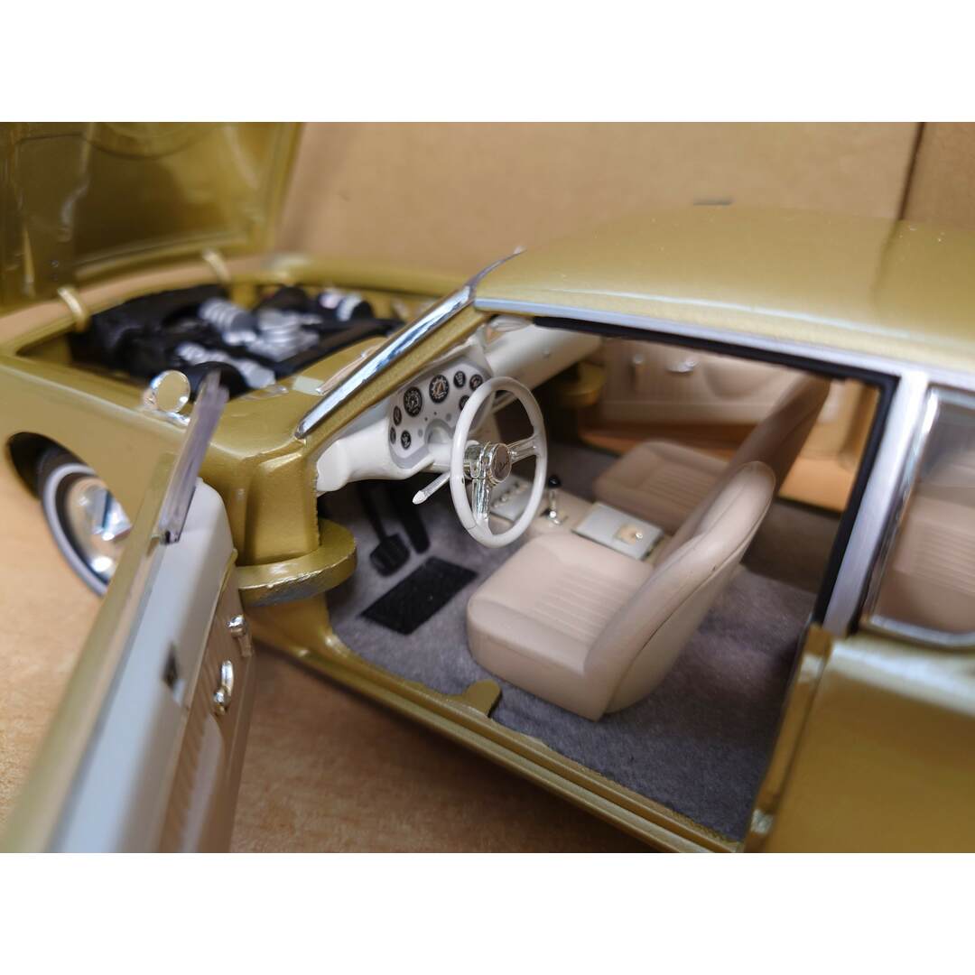 1/18 スチュードベーカー・アヴァンティ 1963 Avanti ゴールド