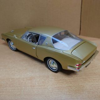 1/18 スチュードベーカー・アヴァンティ 1963 Avanti ゴールド