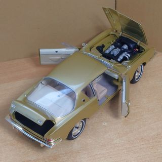 1/18 スチュードベーカー・アヴァンティ 1963 Avanti ゴールド