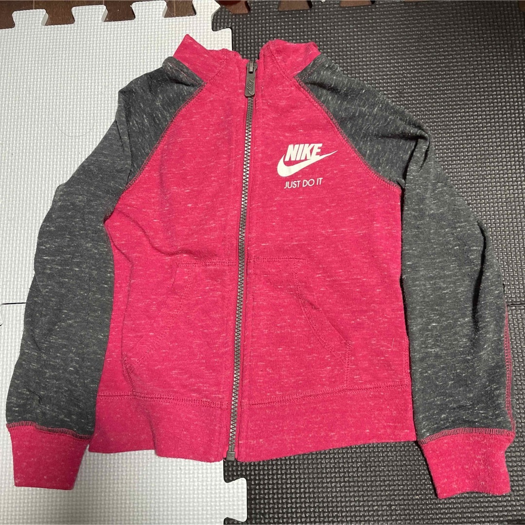 NIKE(ナイキ)のNIKE パーカー 110センチ キッズ/ベビー/マタニティのキッズ服男の子用(90cm~)(ジャケット/上着)の商品写真