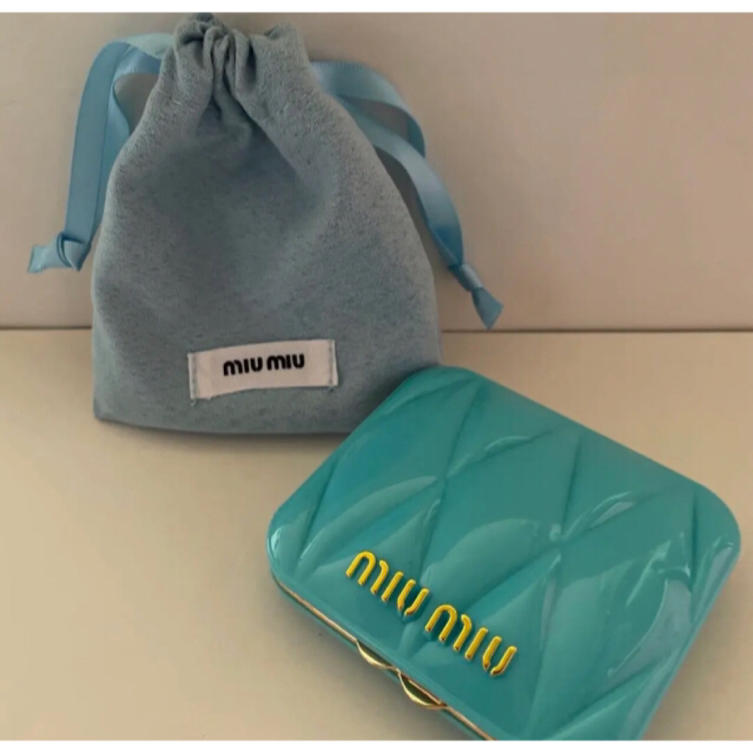 miumiu(ミュウミュウ)の新品　ミュウミュウ　ミラー　巾着付き　水色  レディースのファッション小物(ミラー)の商品写真