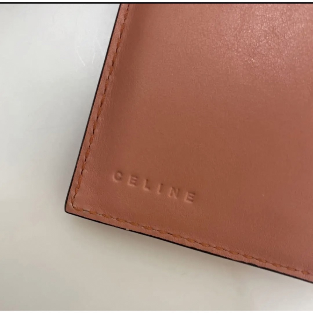 celine(セリーヌ)のCELINE サーモンピンク　二つ折財布 レディースのファッション小物(財布)の商品写真