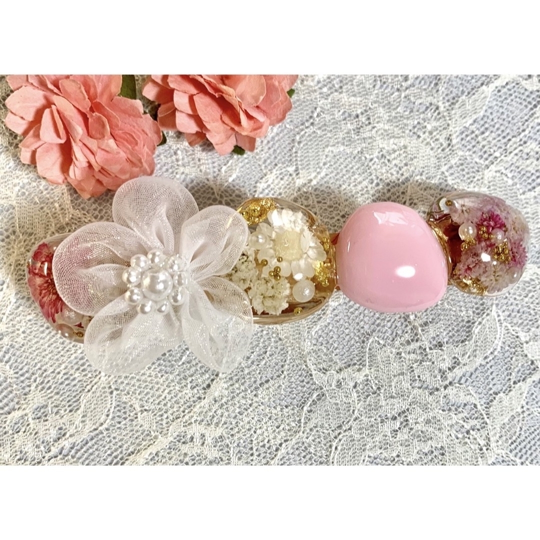 ぷっくりちゅるんなレースのお花のバレッタ(ピンク) ハンドメイドのアクセサリー(ヘアアクセサリー)の商品写真