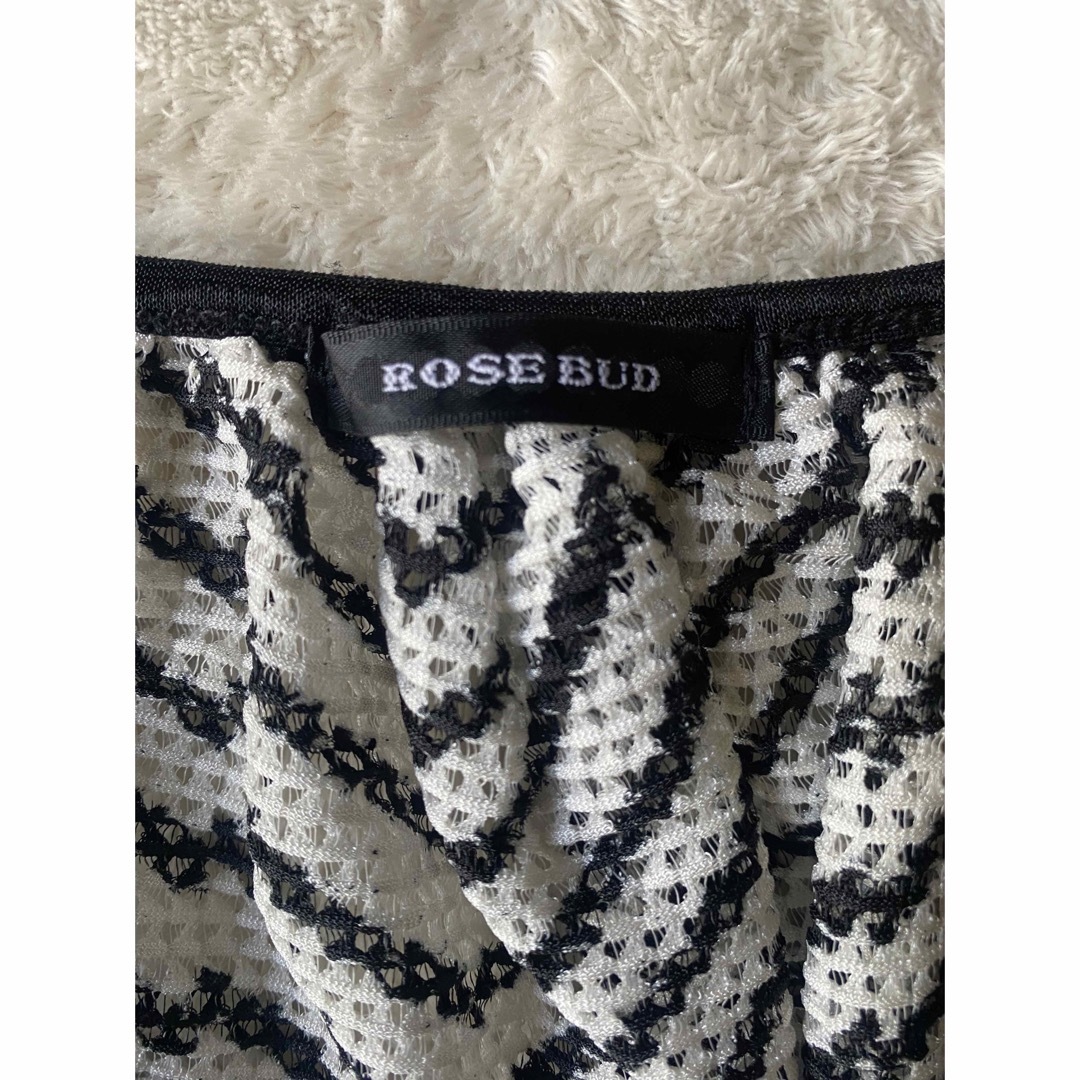 ROSE BUD(ローズバッド)のROSE BUD●ローズバッドラグラン袖ポンチョシェブロン柄刺繍エスニックビーズ レディースのジャケット/アウター(ポンチョ)の商品写真