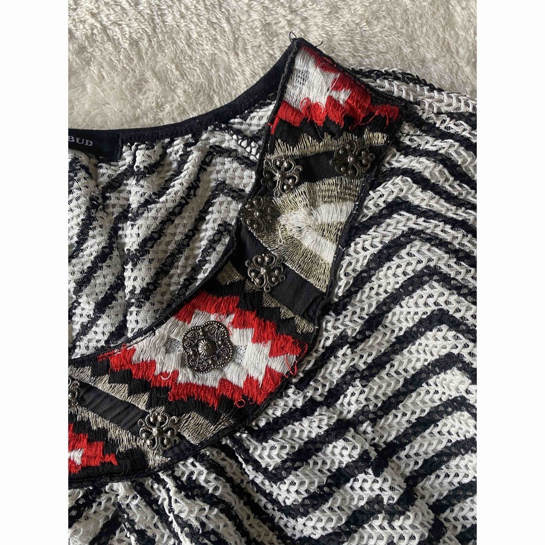 ROSE BUD(ローズバッド)のROSE BUD●ローズバッドラグラン袖ポンチョシェブロン柄刺繍エスニックビーズ レディースのジャケット/アウター(ポンチョ)の商品写真