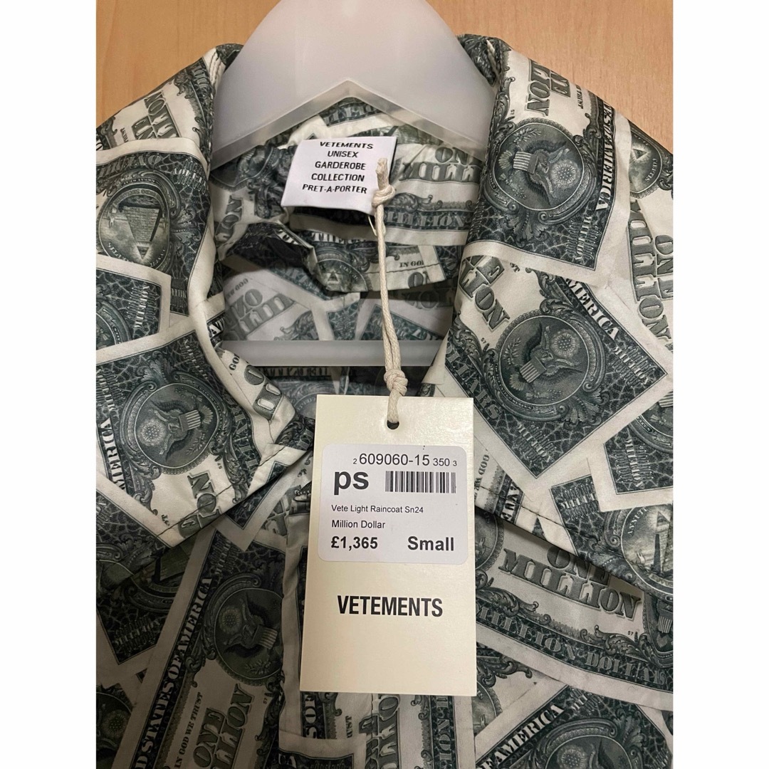 VETEMENTS(ヴェトモン)のVetements ヴェトモン　レインコート　ロングコート メンズのジャケット/アウター(ステンカラーコート)の商品写真