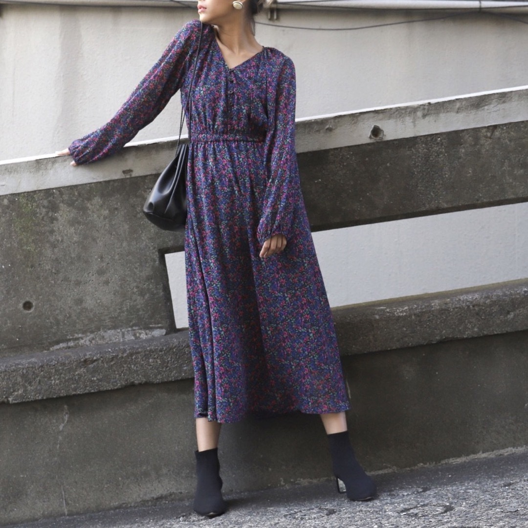 難あり ロングワンピース 花柄 パープル系 シフォン レディースのワンピース(ロングワンピース/マキシワンピース)の商品写真